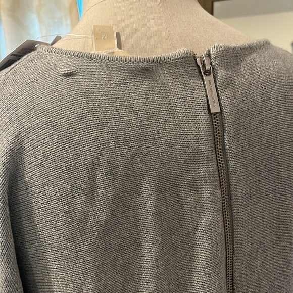 Michael Kors M NWT Gray Women's Top - Picture 2 of 2